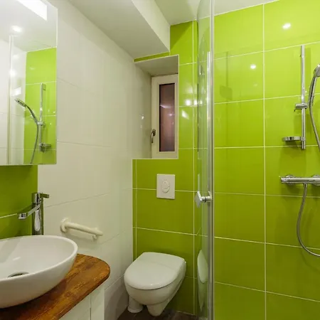 Apartment Entierement Renove Proche Des Commerces
